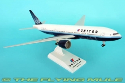 777-200 Display Model, United Airlines, w/landing Gear