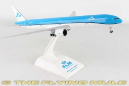 777-300 Display Model, KLM Royal Dutch Airlines, w/Landing Gear - NOV PRE-ORDER